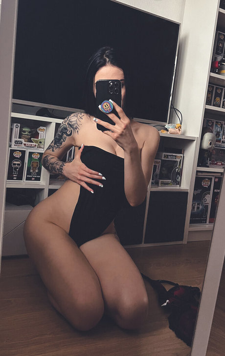 Dasha Doshik adult model photo