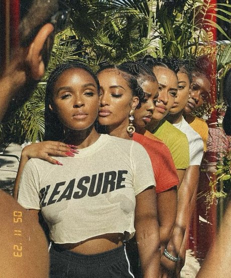 Janelle Jane Monae sexy model galleries