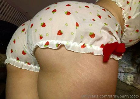 strawberrytootx model free photo