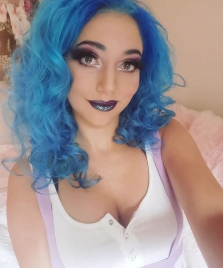 BloodyNyuu model sexy photo