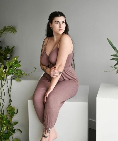 Angela Amethyst pretty pornstar pics