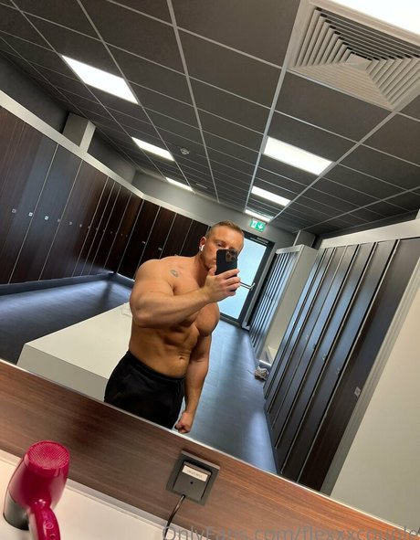 flexxxcouple naked model images