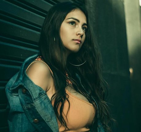 Daniela Derly model art pictures