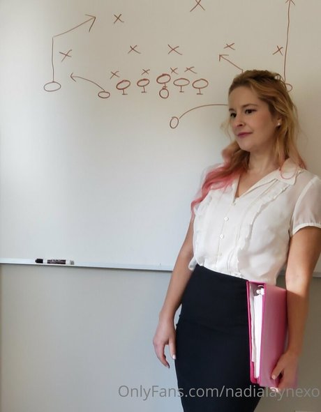 nadialaynexo sexy star image
