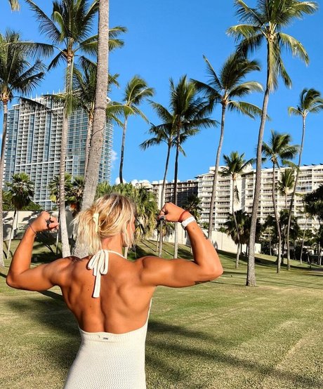 Calyx Harmony sex star pic