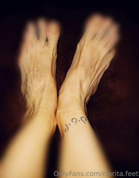 clarita feet pornographic model img