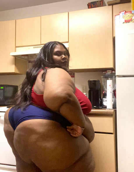 ssbbwerotika star naked picture