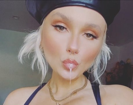 gwenniegrey model nude pictures