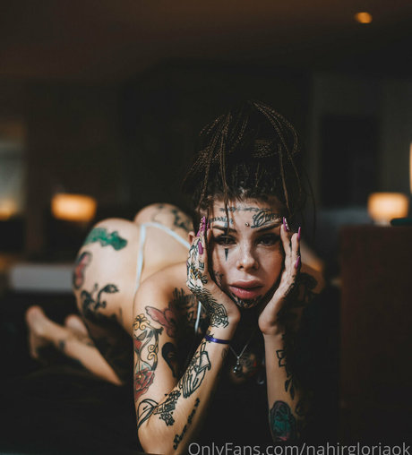 nahirgloriaokk model naked gallery