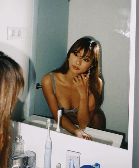 thuvnn xxx pornstar photos