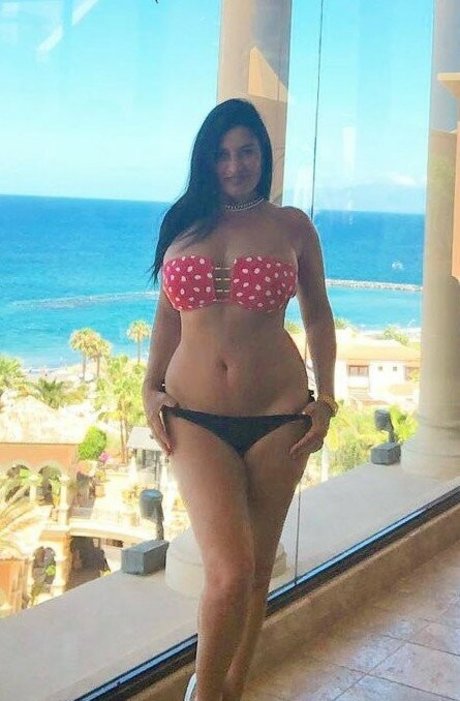 Angela Cavagna exclusive model images