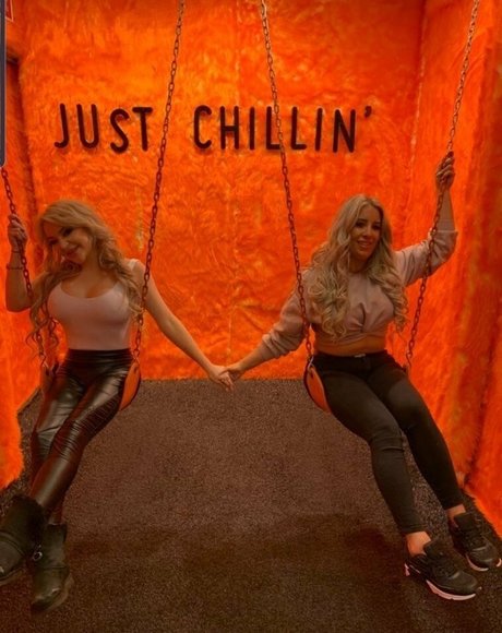 ashleygoldca model hot photo