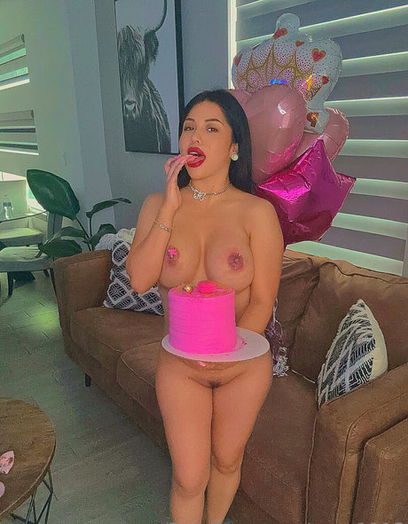 female popular onlyfans beautiful pic