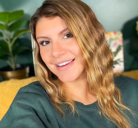 Ashley Elizabeth star archive