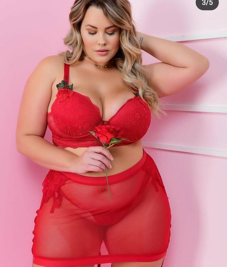 Emily Luis Leon model hot pic