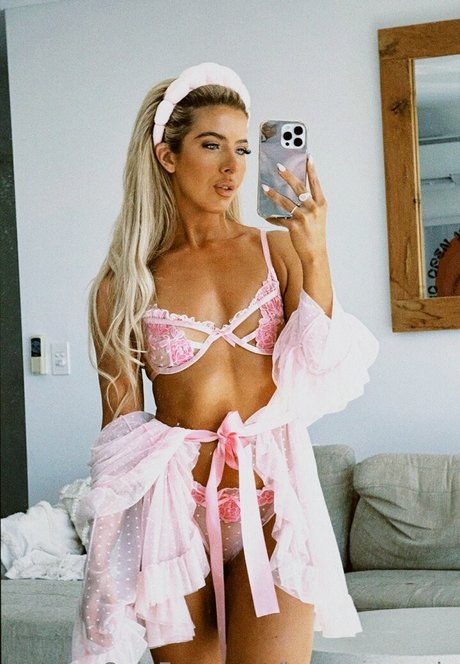 henny moody perfect actress pictures