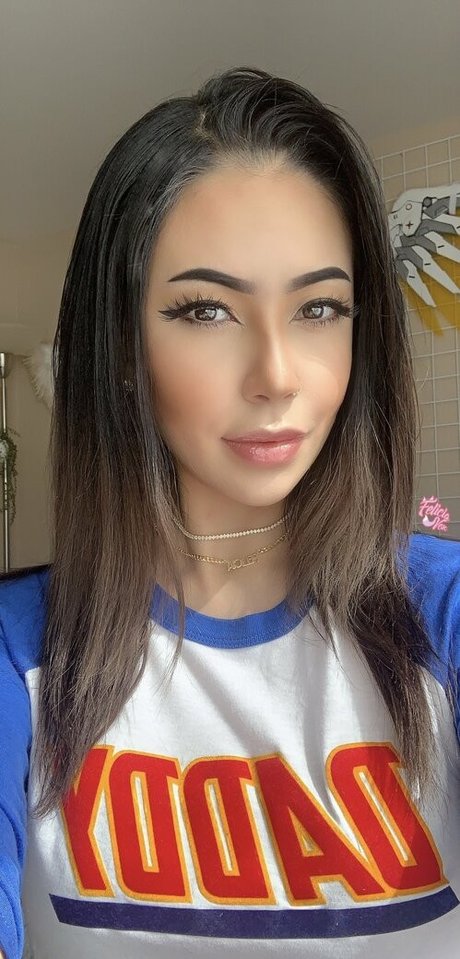 goddessvox beautiful model image