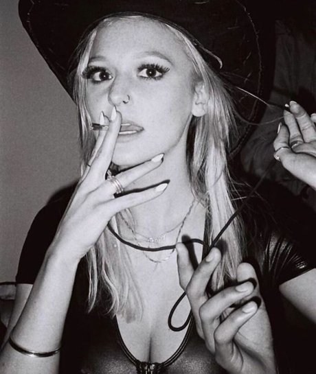 Poppyy Hopson free pornstar picture