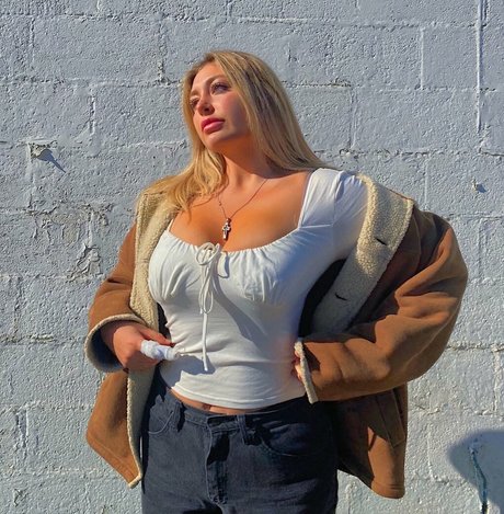 meakelena exclusive model gallery