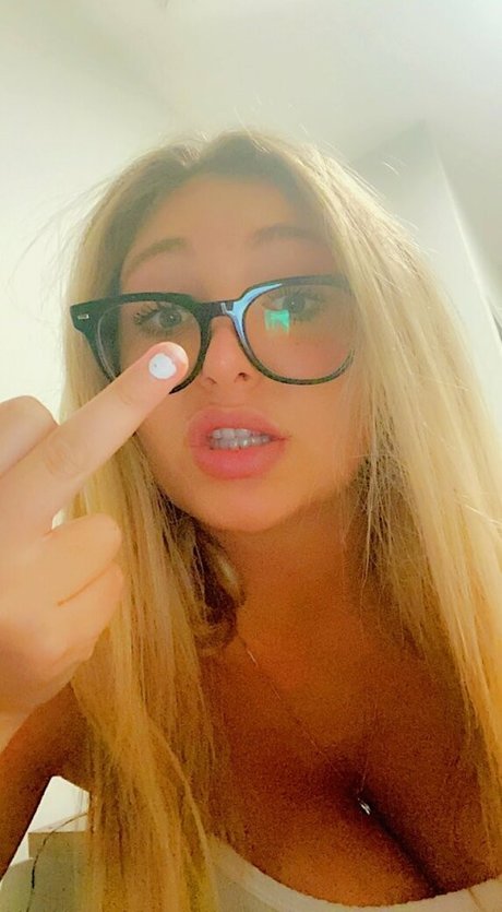 meakelena porn model gallery