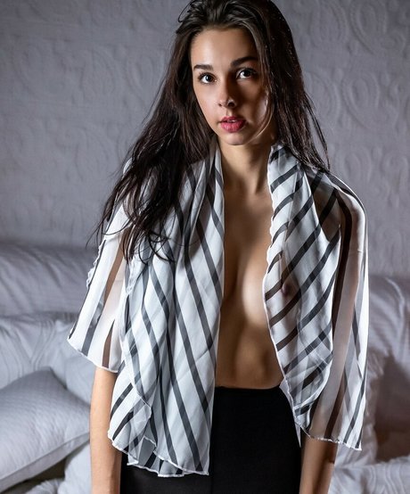 nora iris top model image