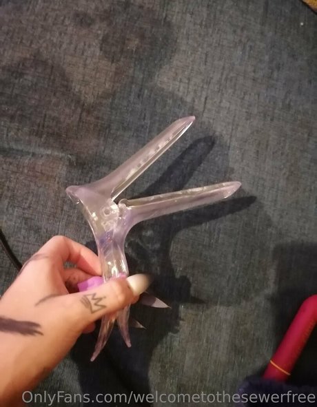 welcometothesewerfree model free img