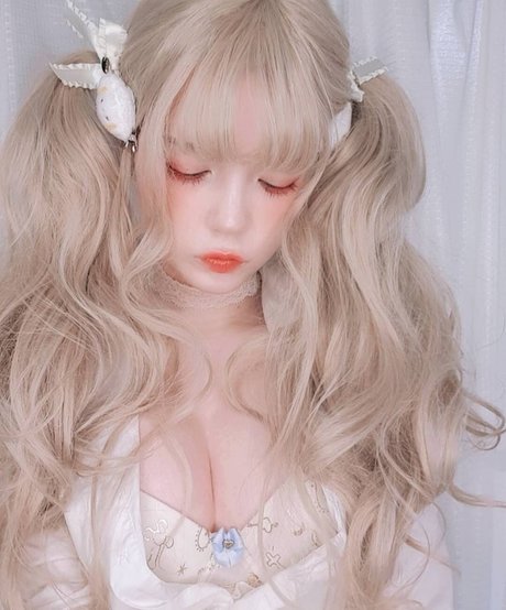 Tsuruko The Alien art model pic