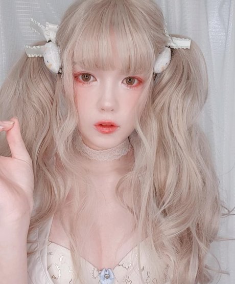 Tsuruko The Alien model sexy picture