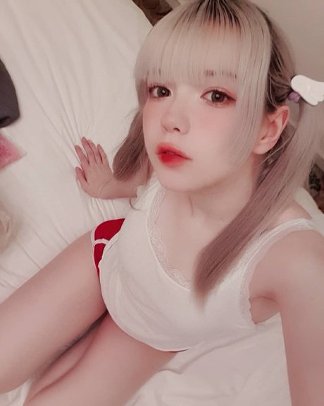 Tsuruko The Alien model sex picture