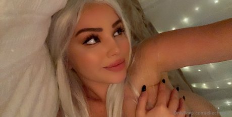 female asian onlyfans nudes photo