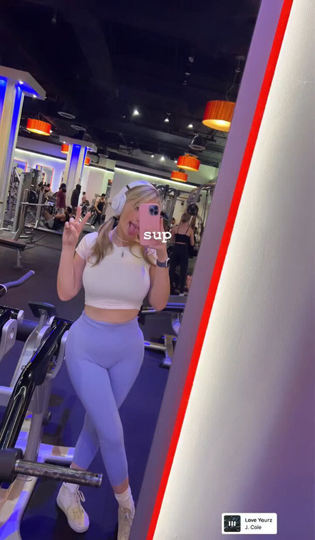 Kayla A pretty star pics