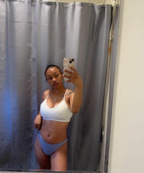 CallmeCoconasty nude star photo