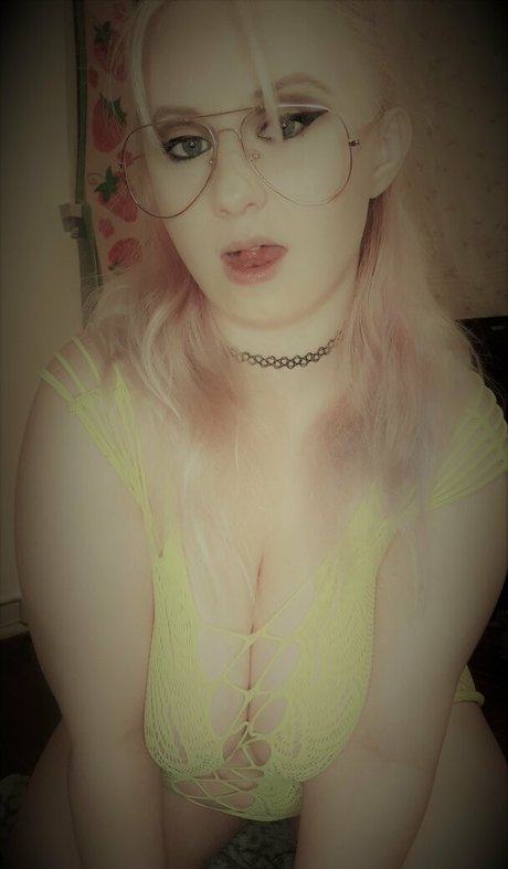 freeknockers420 erotic pornstar image