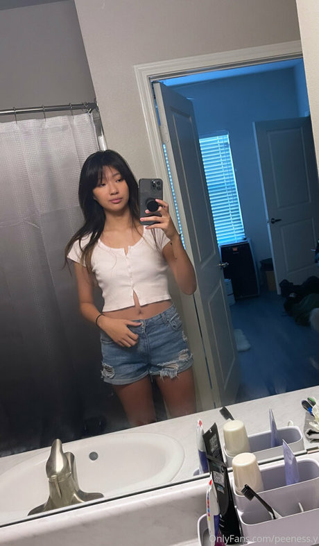 peeness y art pornstar image