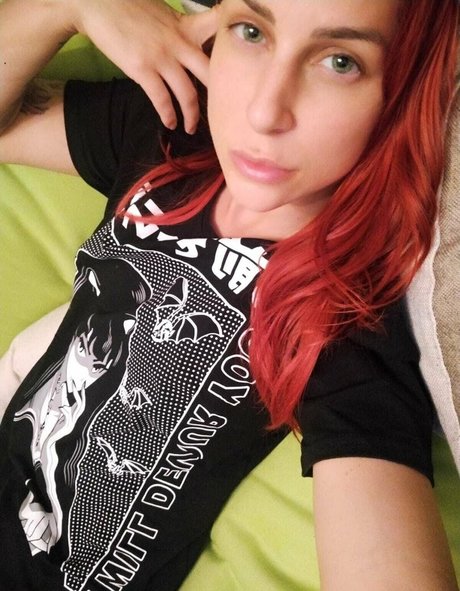 larraphoenix adult actress picture