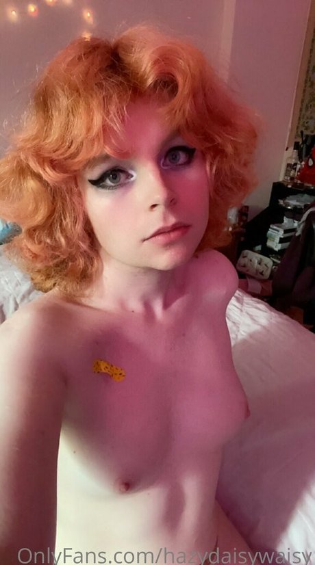 hazydaisywaisy nude model pic