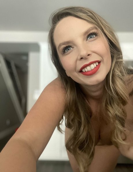 alishadrinksbeer erotic star img