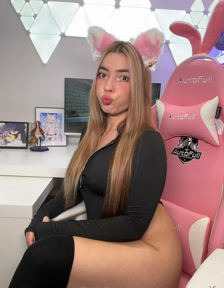 Serenewaifu model nice photo