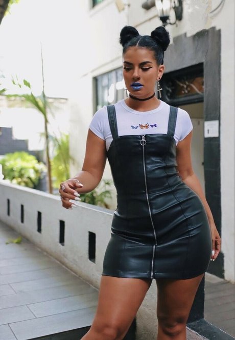 Myverse model art gallery