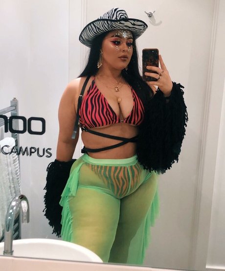 Holly Marston hd model pics