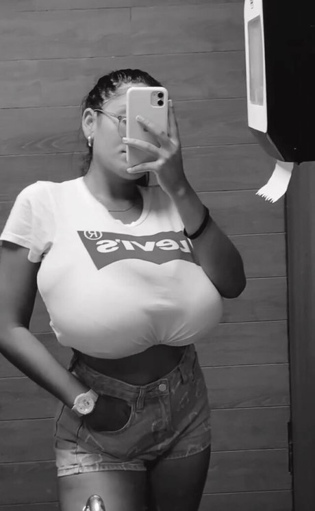 Itzel Lozano star exclusive images