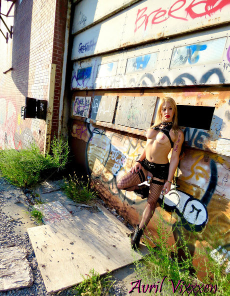 avrilvixxxen xxx actress photos