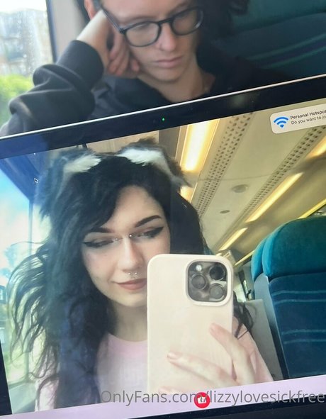 lizzylovesickfree porn model picture