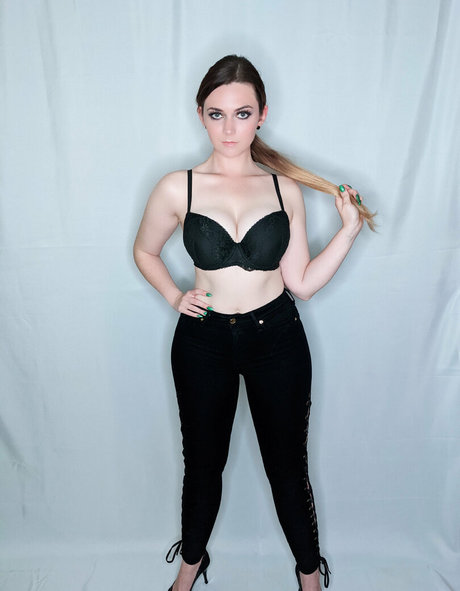 givemeavamoore best model gallery