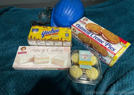 feedmetons pornstar nude photo