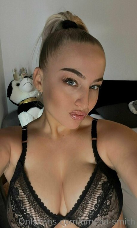 amelia smith pretty model galleries