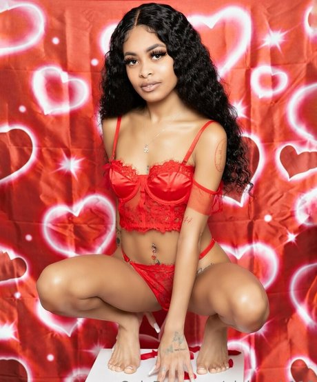 pinkcash118 model naked pic