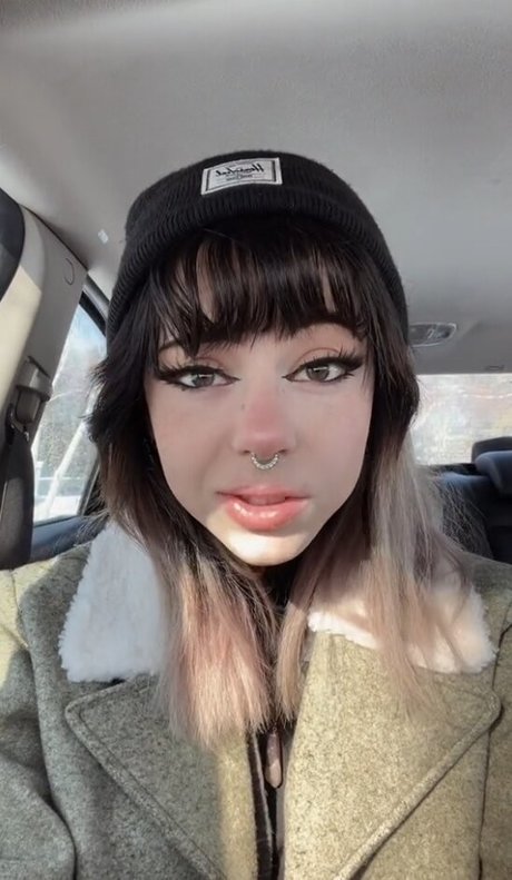 OkayGnomie nude pornstar image