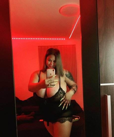 SaRa Chubby pornstar nudes galleries