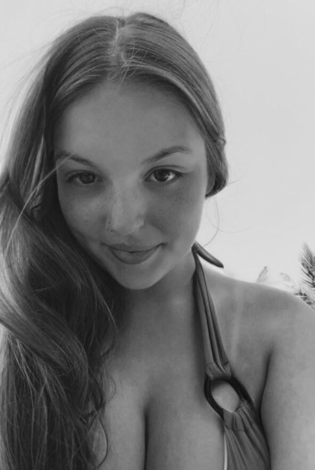 Lilly A model nude gallery